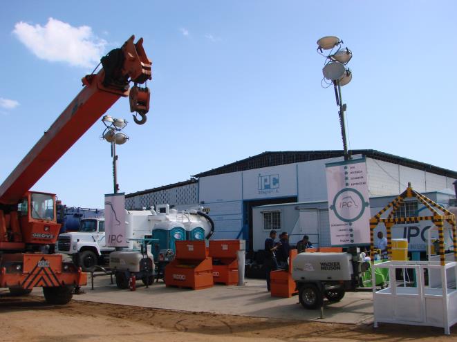 IPC operational base with lifting assets and execution-support equipment.