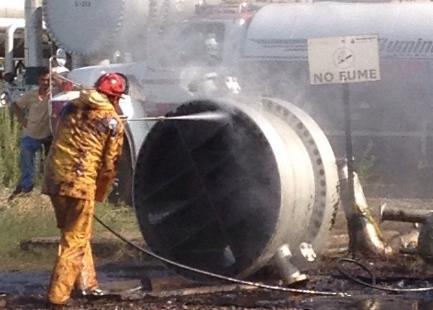 Internal cleaning and intervention of static equipment during industrial maintenance.